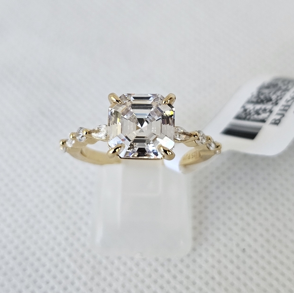 Estate Jewelry - Gorgeous Asscher Cut Diamond Simulant 18K Vermeil Size 8 NEW